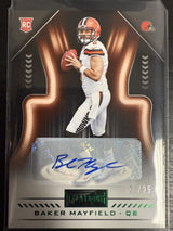 2018 Panini Playbook #128 Baker Mayfield Rookies Signatures Green #/25
